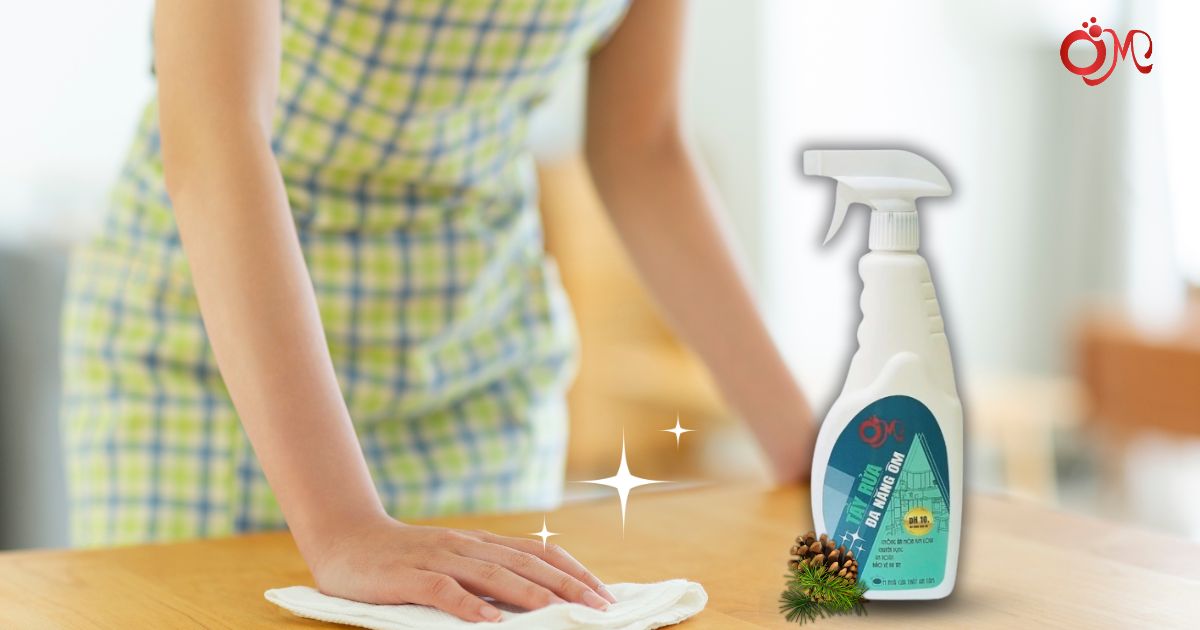 Sử dụng xịt đa năng Ôm tẩy dầu mỡ nhanh chóng